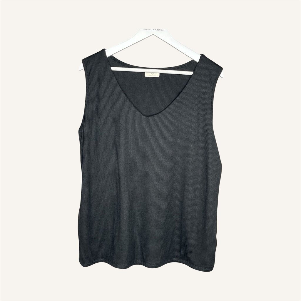 Free Kisses 2X Top... NWT