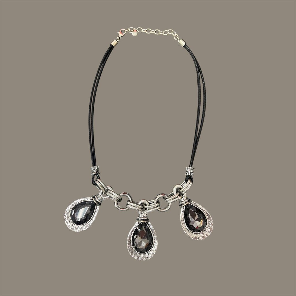 Versona Necklace