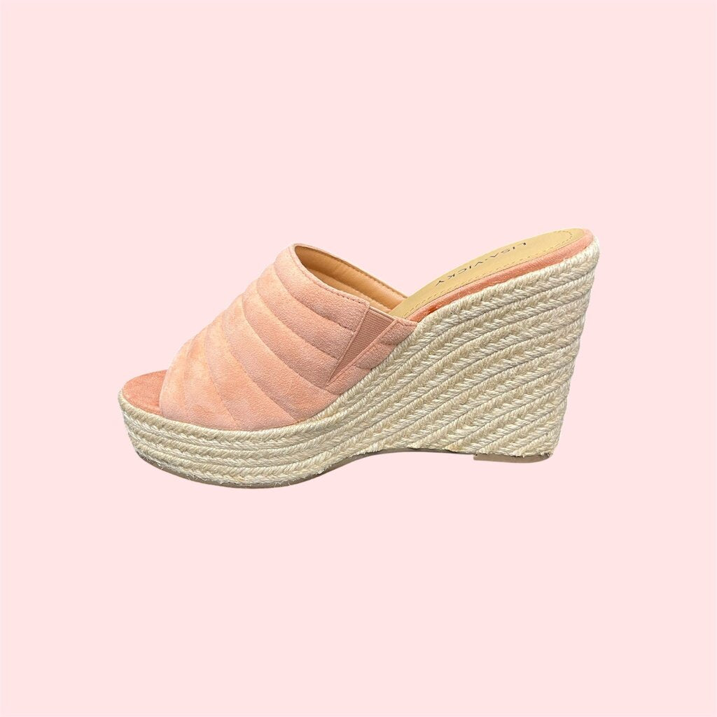 Lisa Vicky 7.5 Shoes... NWOT