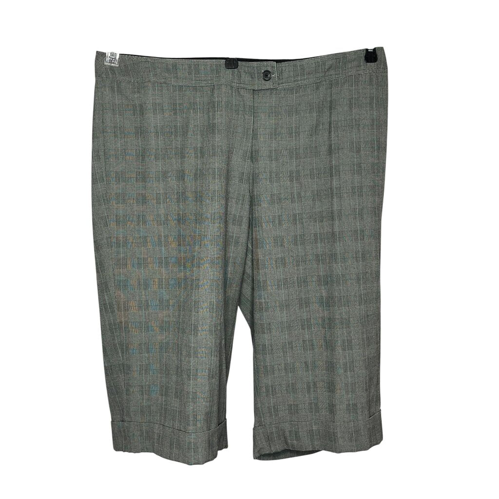 Avenue Size 22 Capris