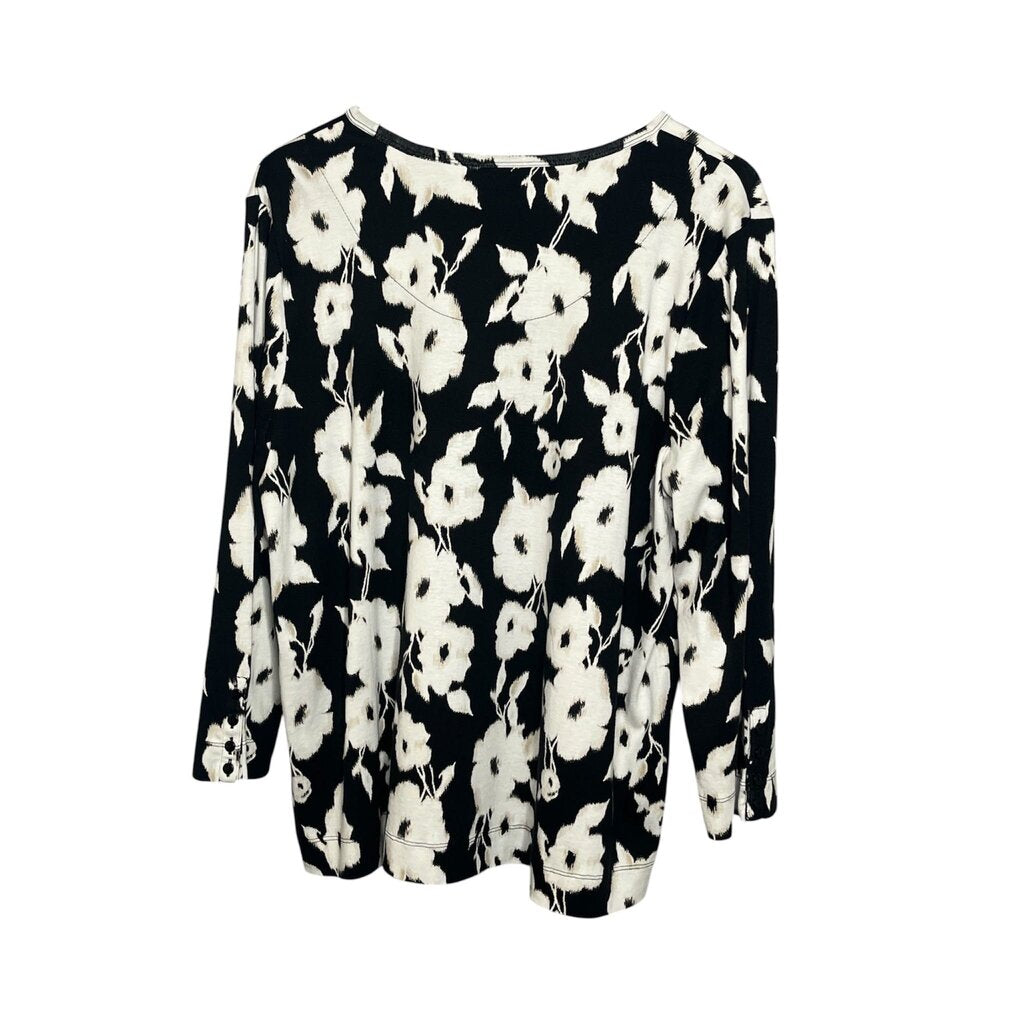 Chicos Size 4 (XXL) Top..msrp 55.50