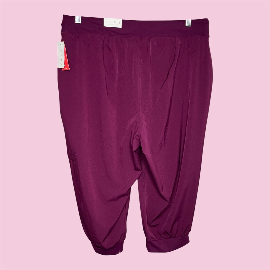 Livi 18/20 Capris… NWT... MSRP $59.95