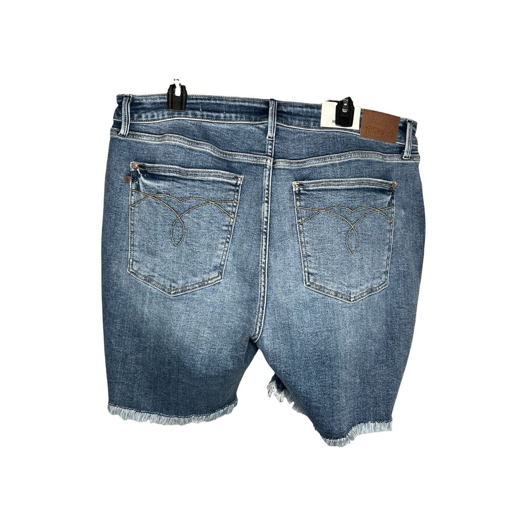 Judy Blue 2X Shorts... NWT...
