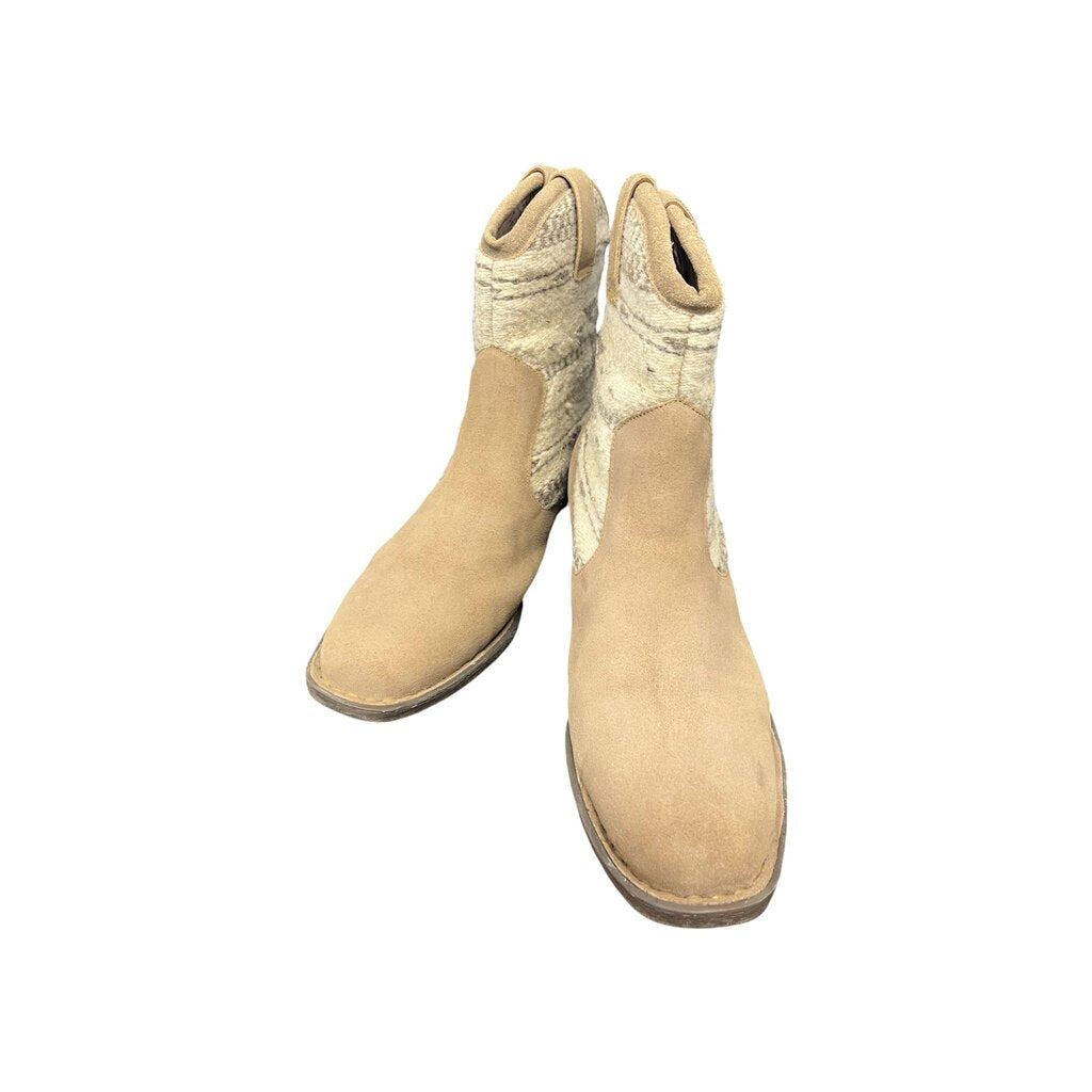 Born 11 Boots