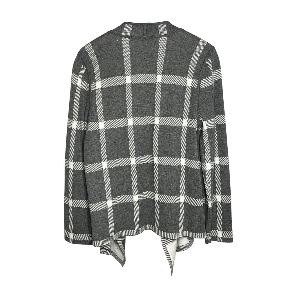Chico's 2 (L) Shrug