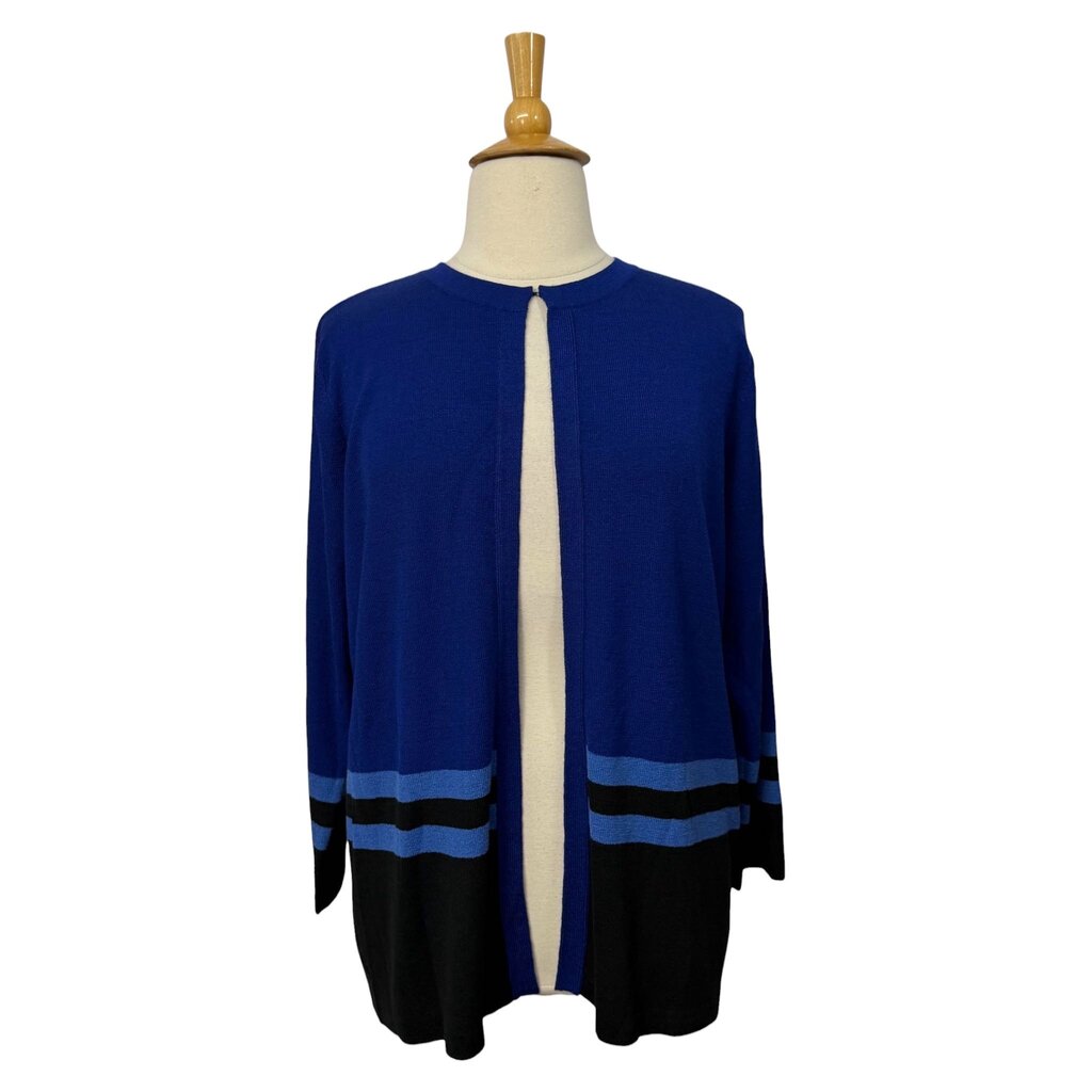 Elizabeth 1X Shrug