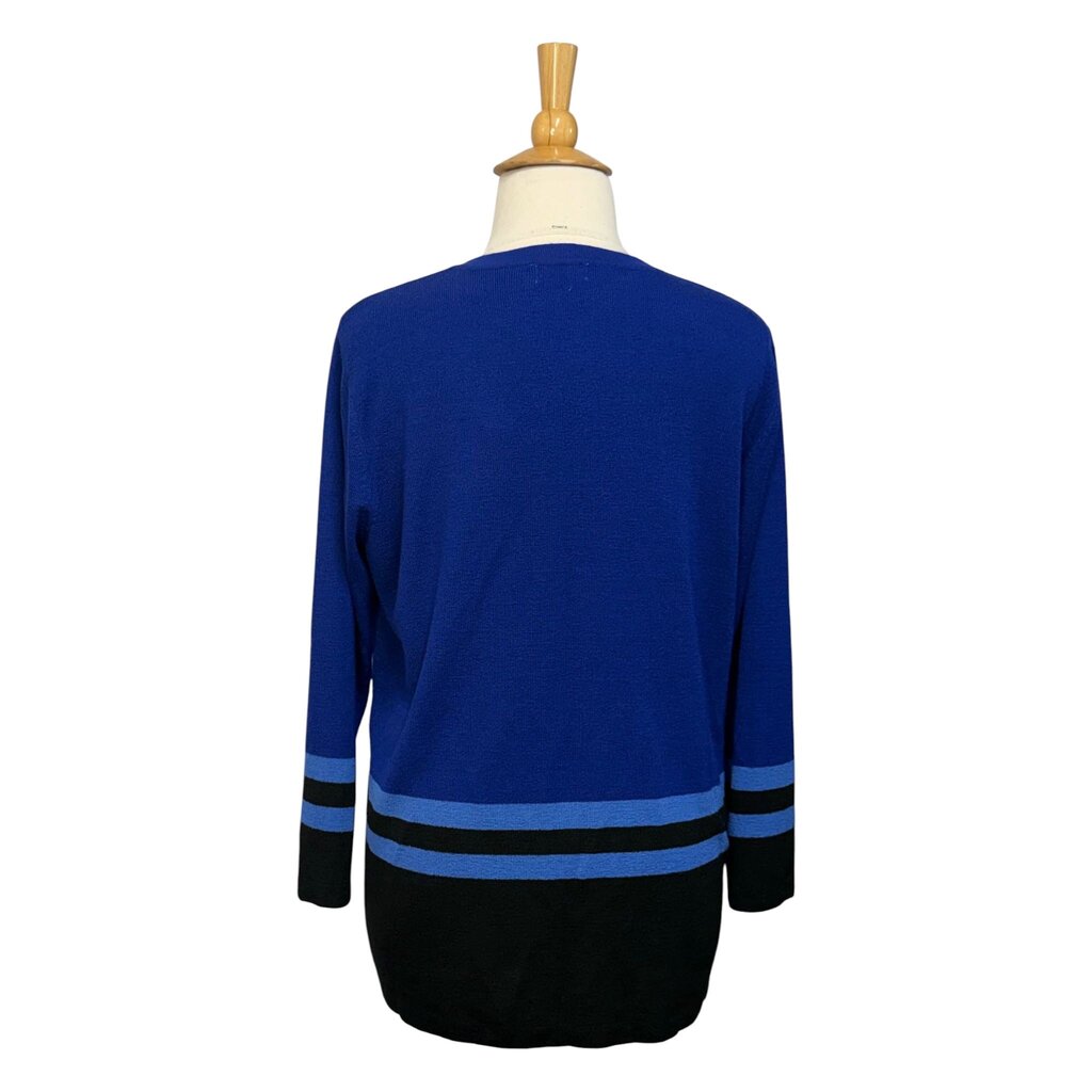 Elizabeth 1X Shrug