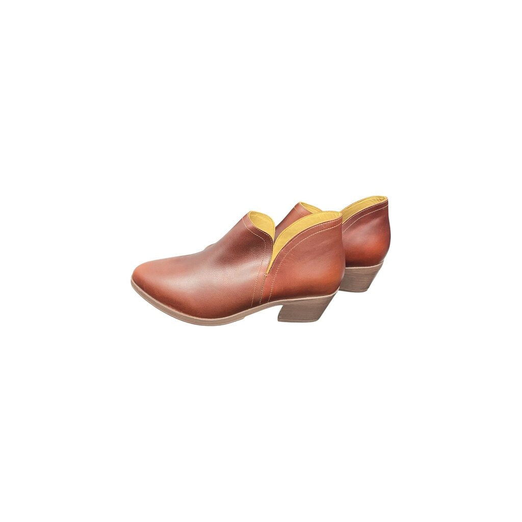 Nisolo 10 Booties... NWOT... MSRP $228
